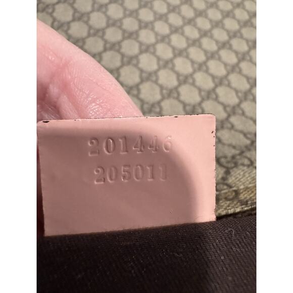 Gucci GG Supreme messenger bag with pink patent leather - Picture 12 of 15